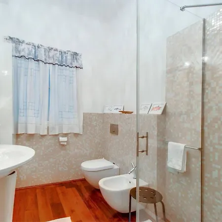 بيت ضيافة Sea View Vindobona 2 Modern With Parking In Center مالي لوشينغْ